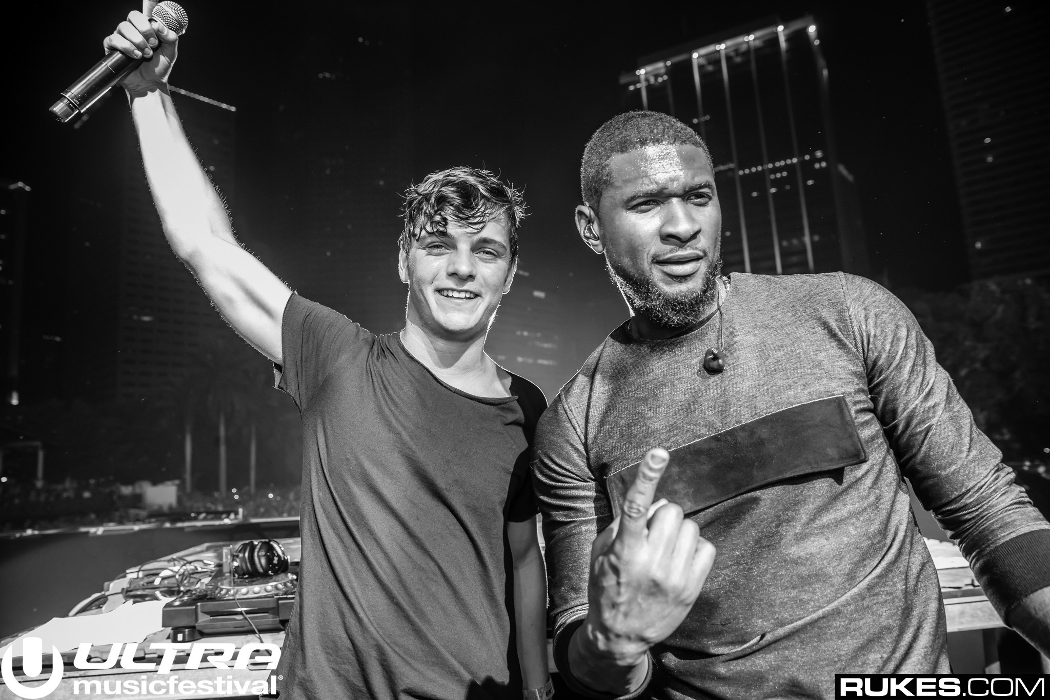 Martin Garrix surprised the Main Stage crowd with a guest appearance from R&B vocalist Usher. 